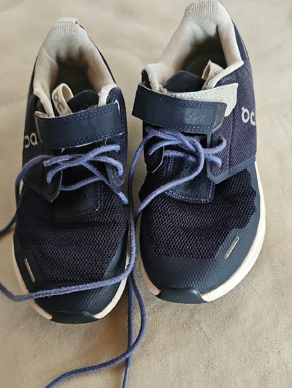 On Running Kid's Athletic Shoes in Navy with Cream Sole - Picture 6 of 7